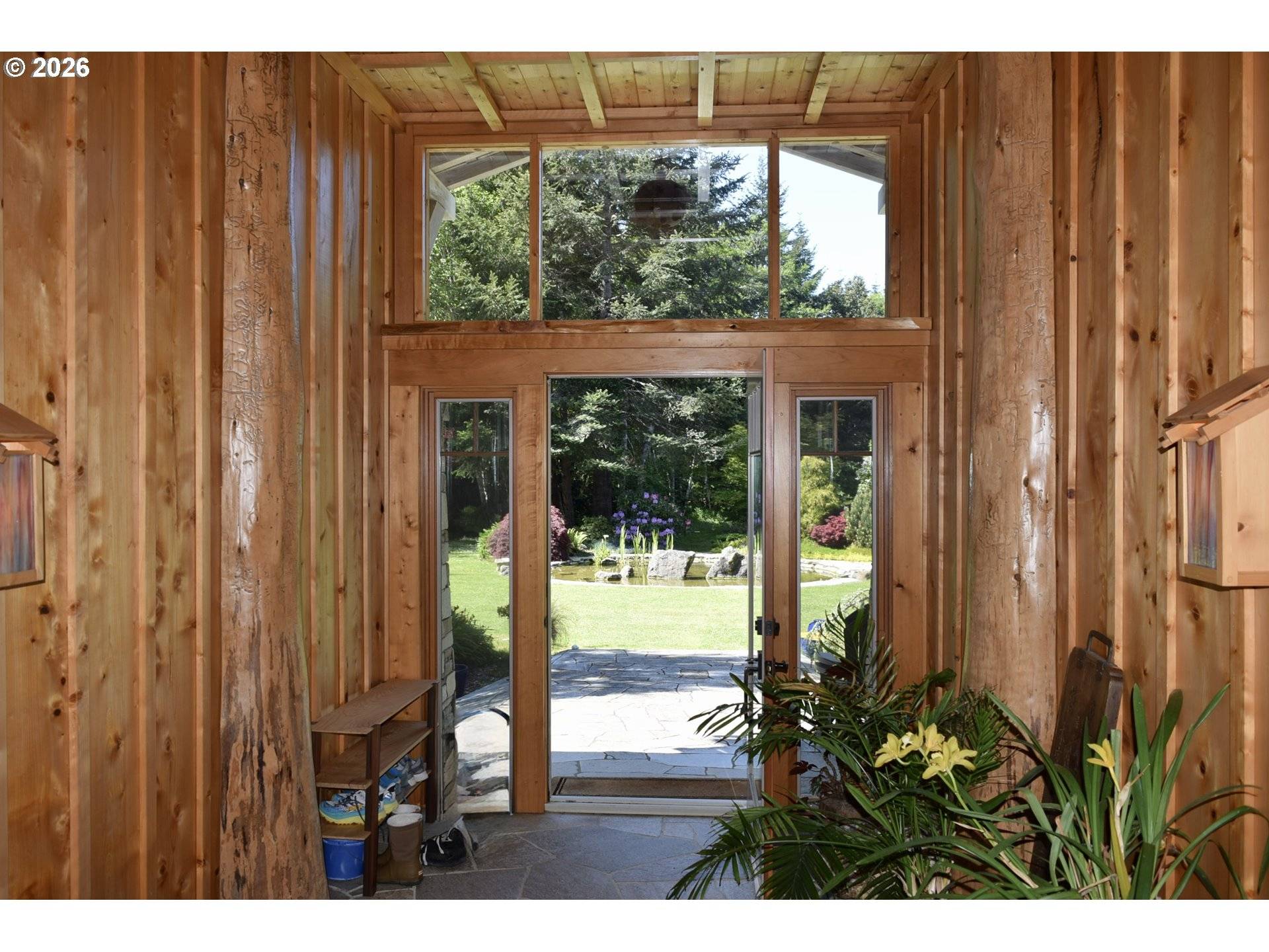 97137 N BANK ROGUE RIVER RD, Gold Beach, OR 97444