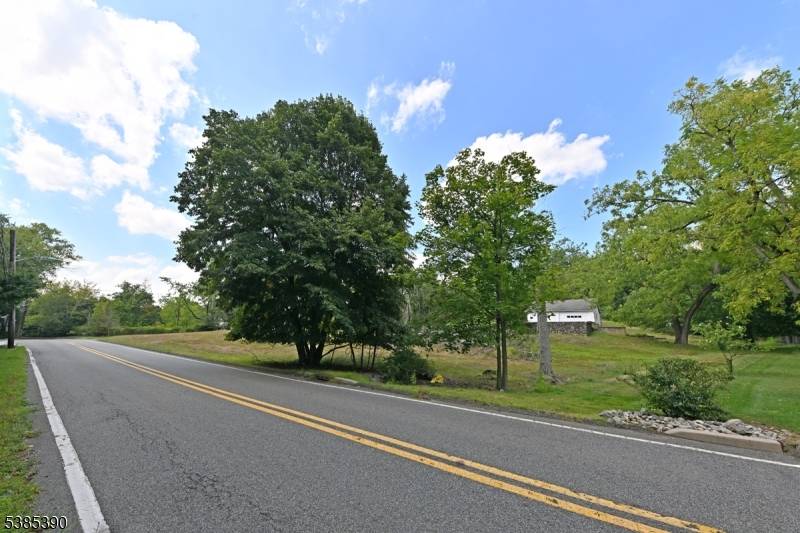 235 Wearimus Rd, Hohokus Boro, NJ 07423