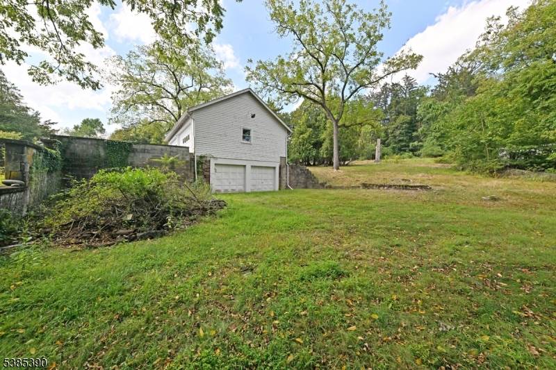 235 Wearimus Rd, Hohokus Boro, NJ 07423