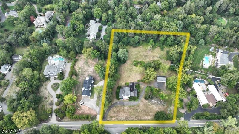 235 Wearimus Rd, Hohokus Boro, NJ 07423