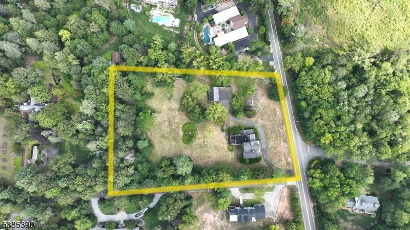 235 Wearimus Rd, Hohokus Boro, NJ 07423