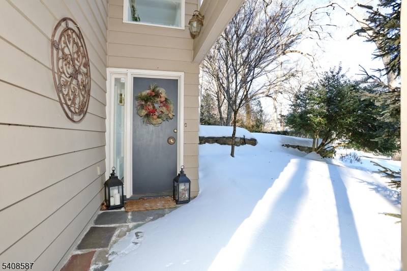 28 Bear Mountain Rd, Ringwood Boro, NJ 07456