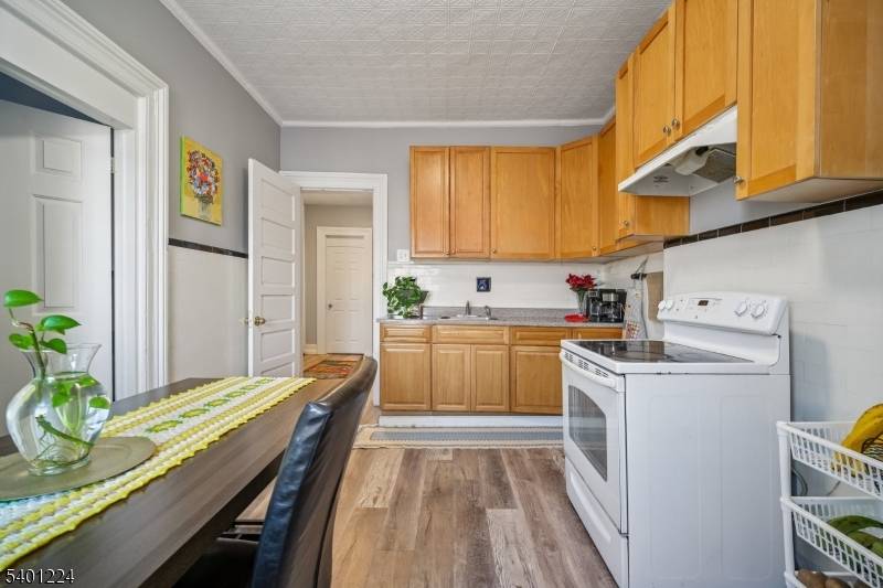 89 Market St, Paterson City, NJ 07505