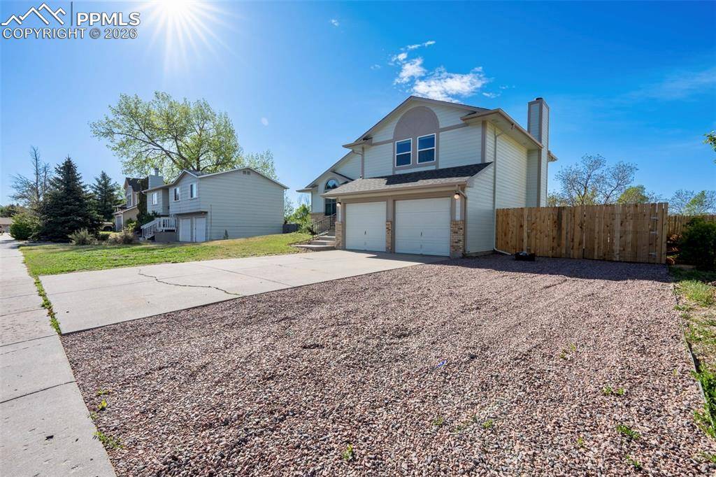 955 Crosstrail DR, Colorado Springs, CO 80906