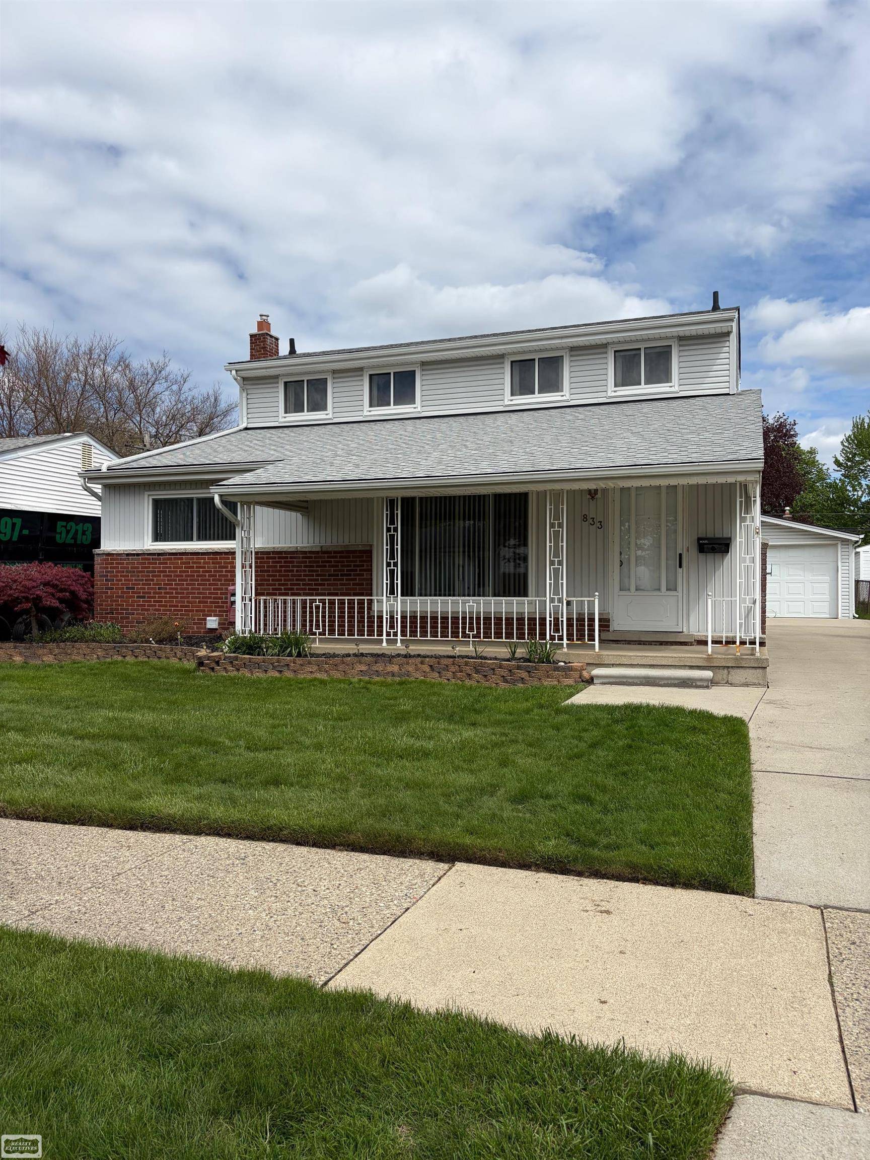 833 Bernie LN, Madisonheightscity_oakland, MI 48071