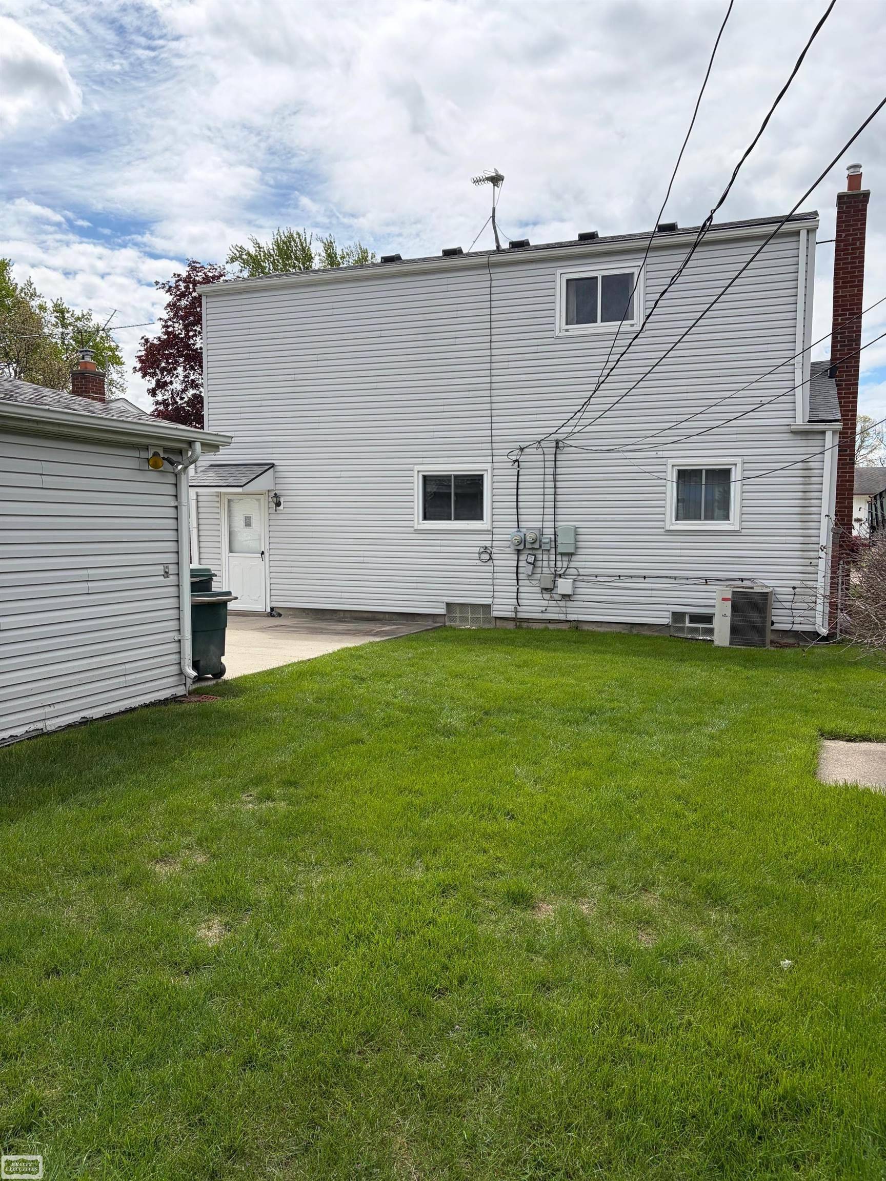 833 Bernie LN, Madisonheightscity_oakland, MI 48071