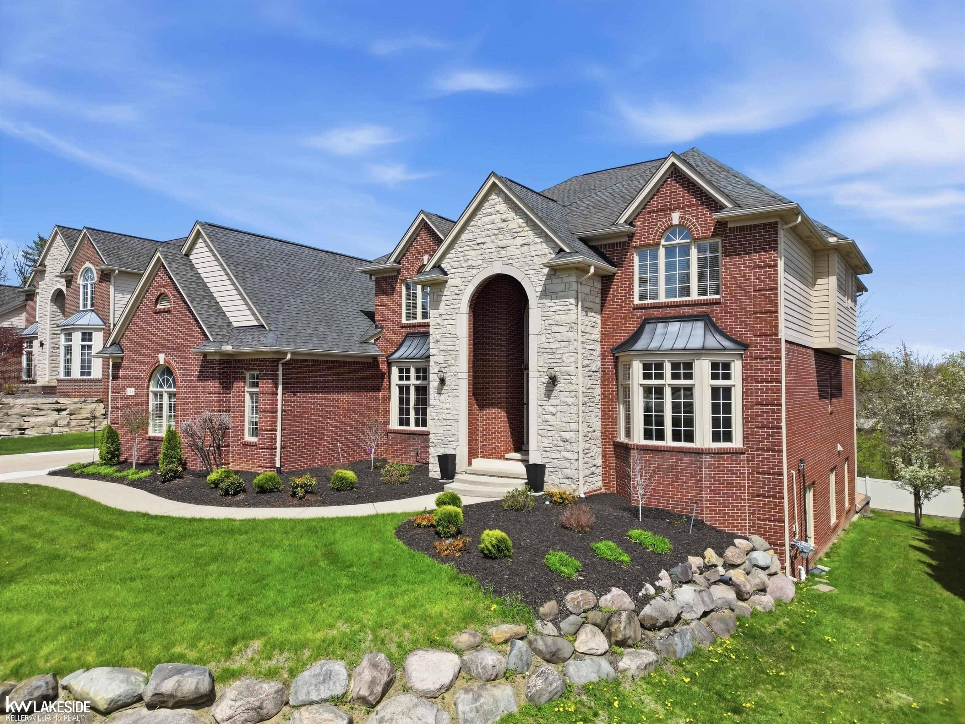 1112 Canyon Creek DR, Rochesterhillscity_oakland, MI 48306
