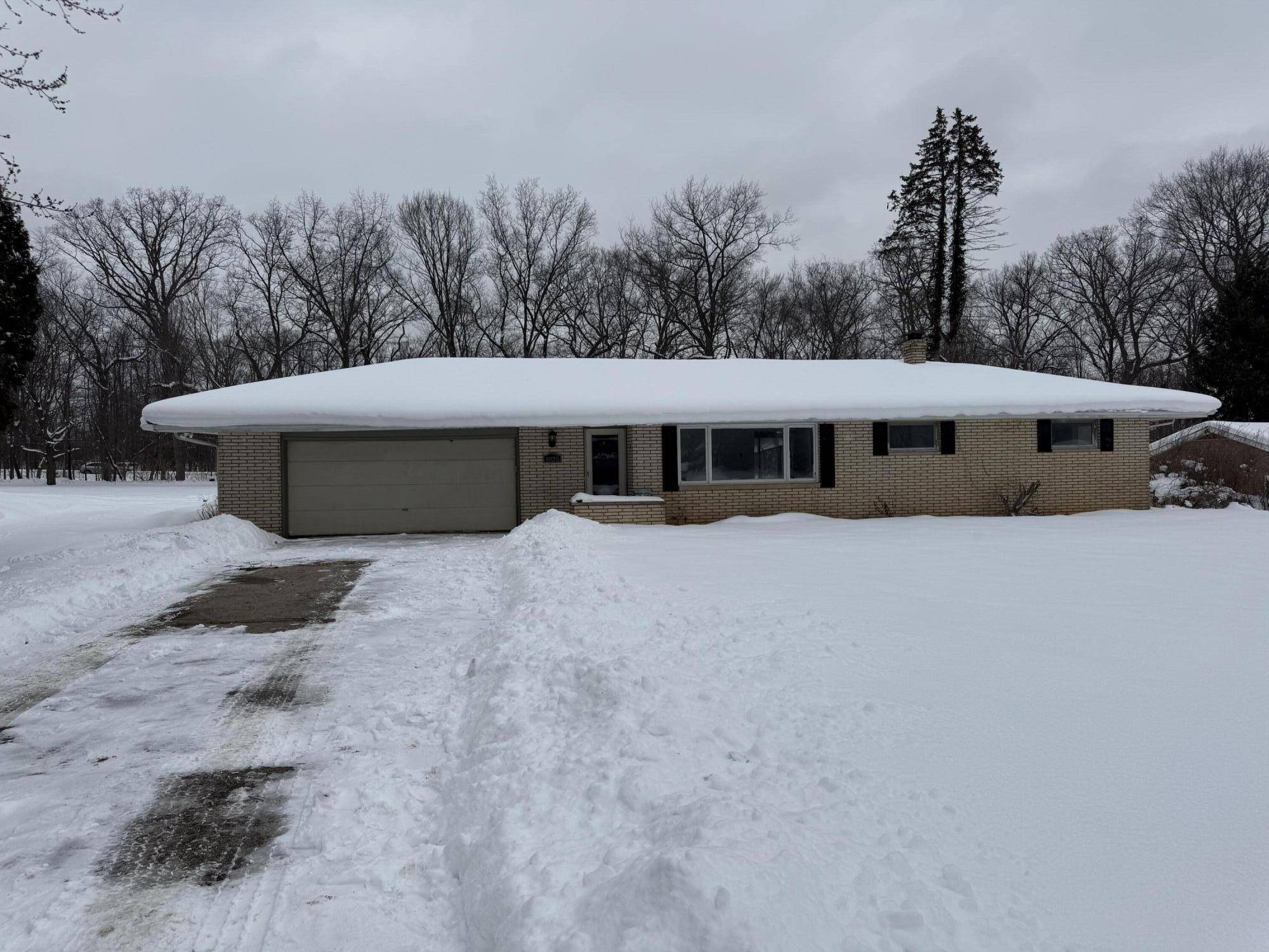 1025 Joliet DR, Bertrand Twp, MI 49120