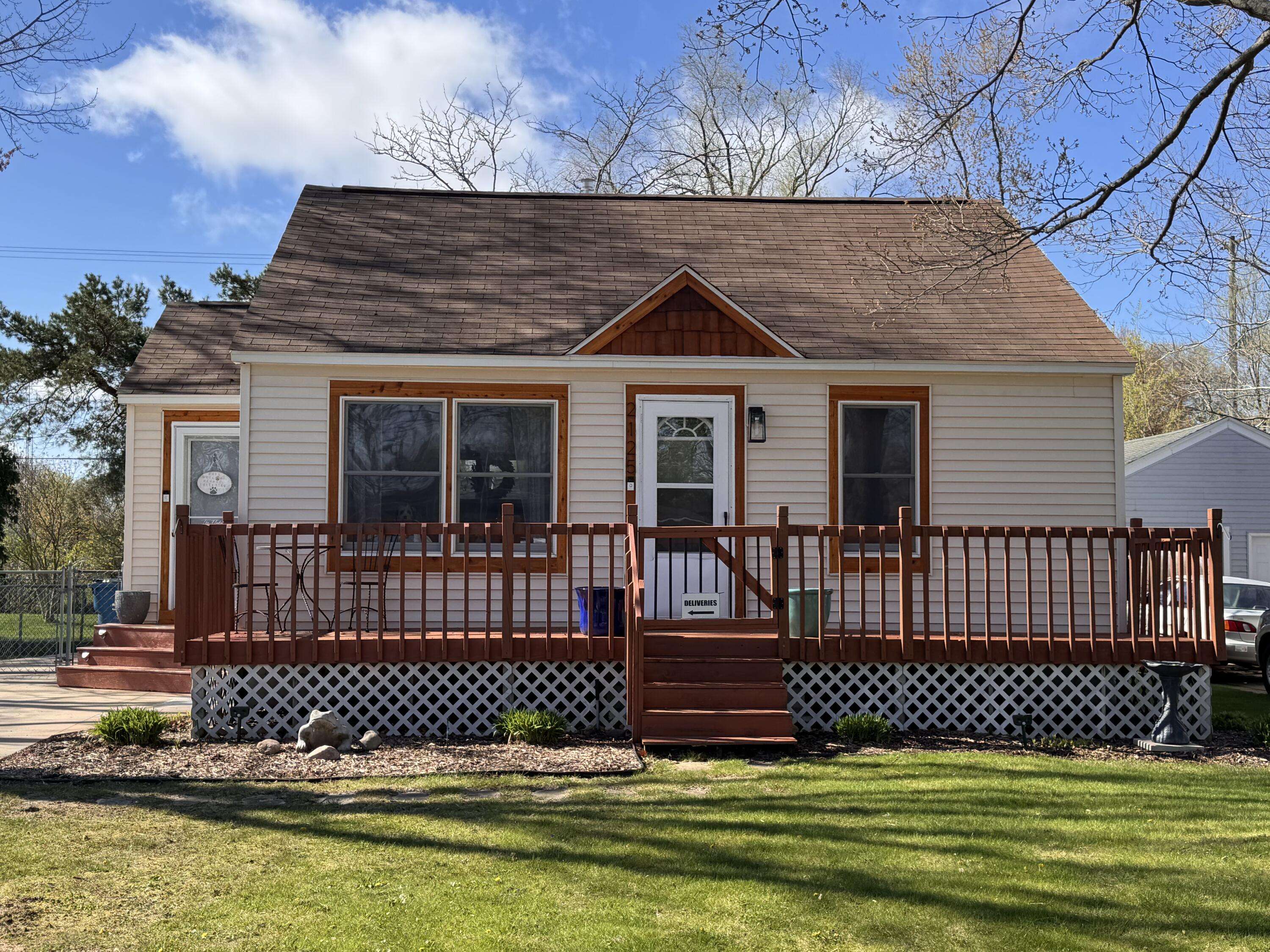 2125 Lawnel AVE, Nortonshorescity_muskegon, MI 49441