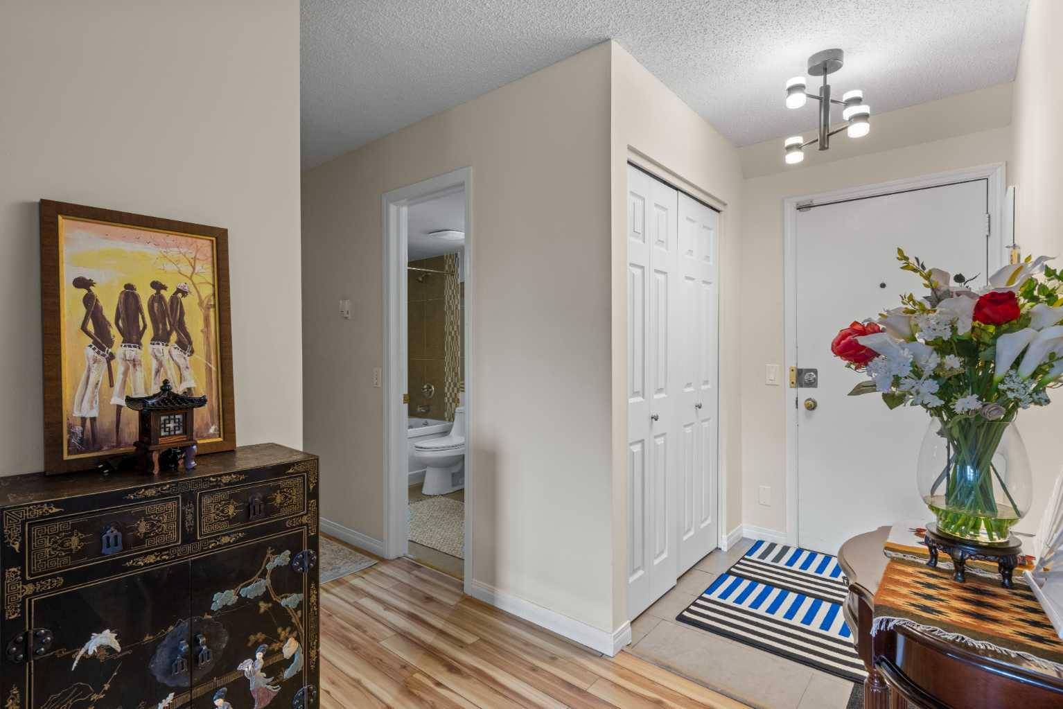 305 25 AVE SW #301, Calgary, AB T2S 0L8
