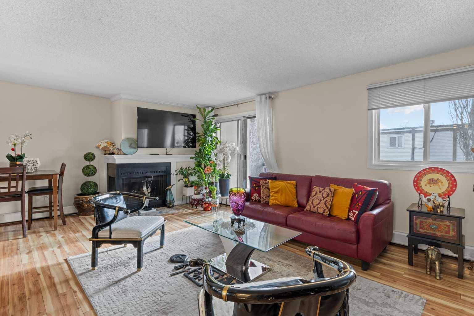 305 25 AVE SW #301, Calgary, AB T2S 0L8