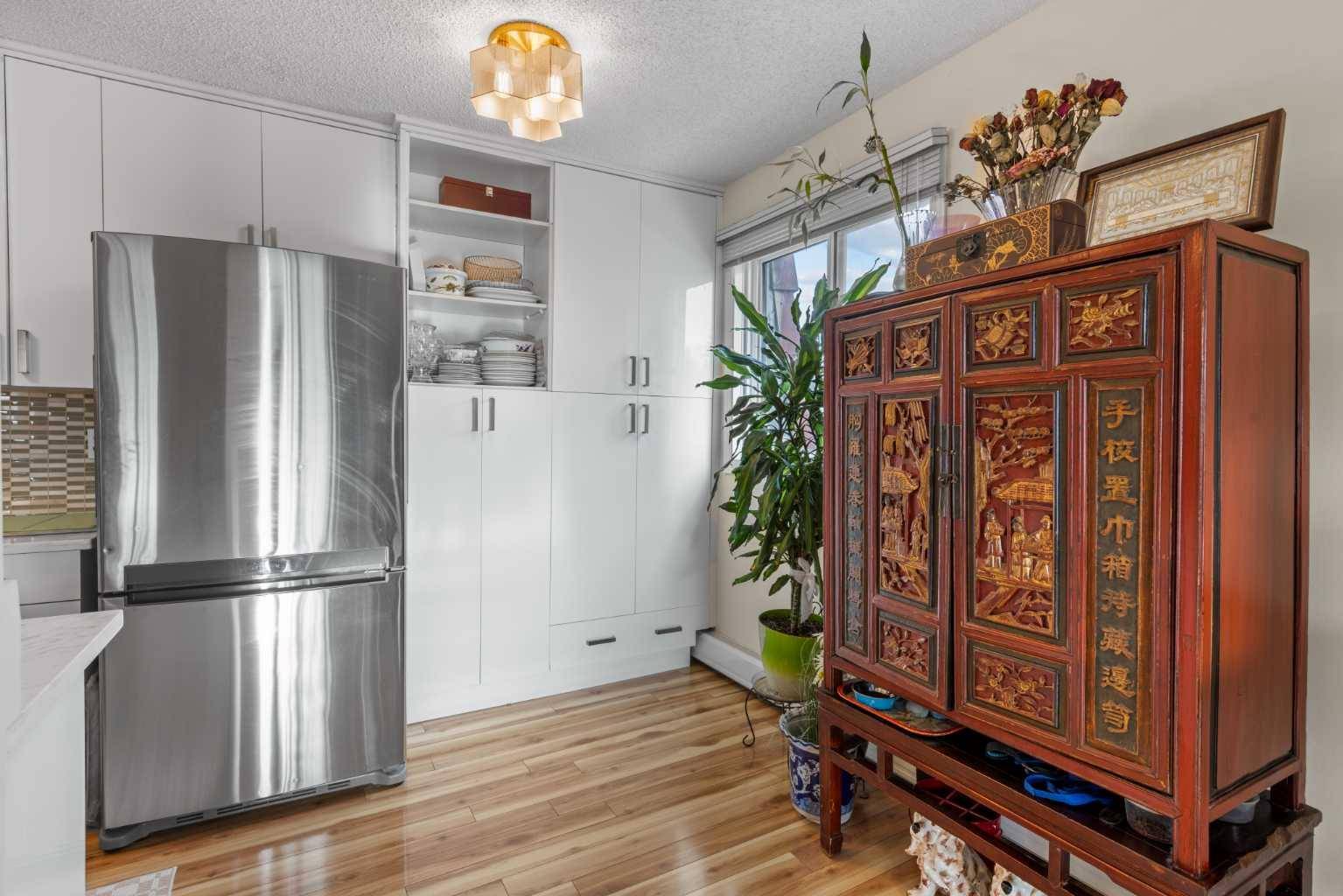 305 25 AVE SW #301, Calgary, AB T2S 0L8