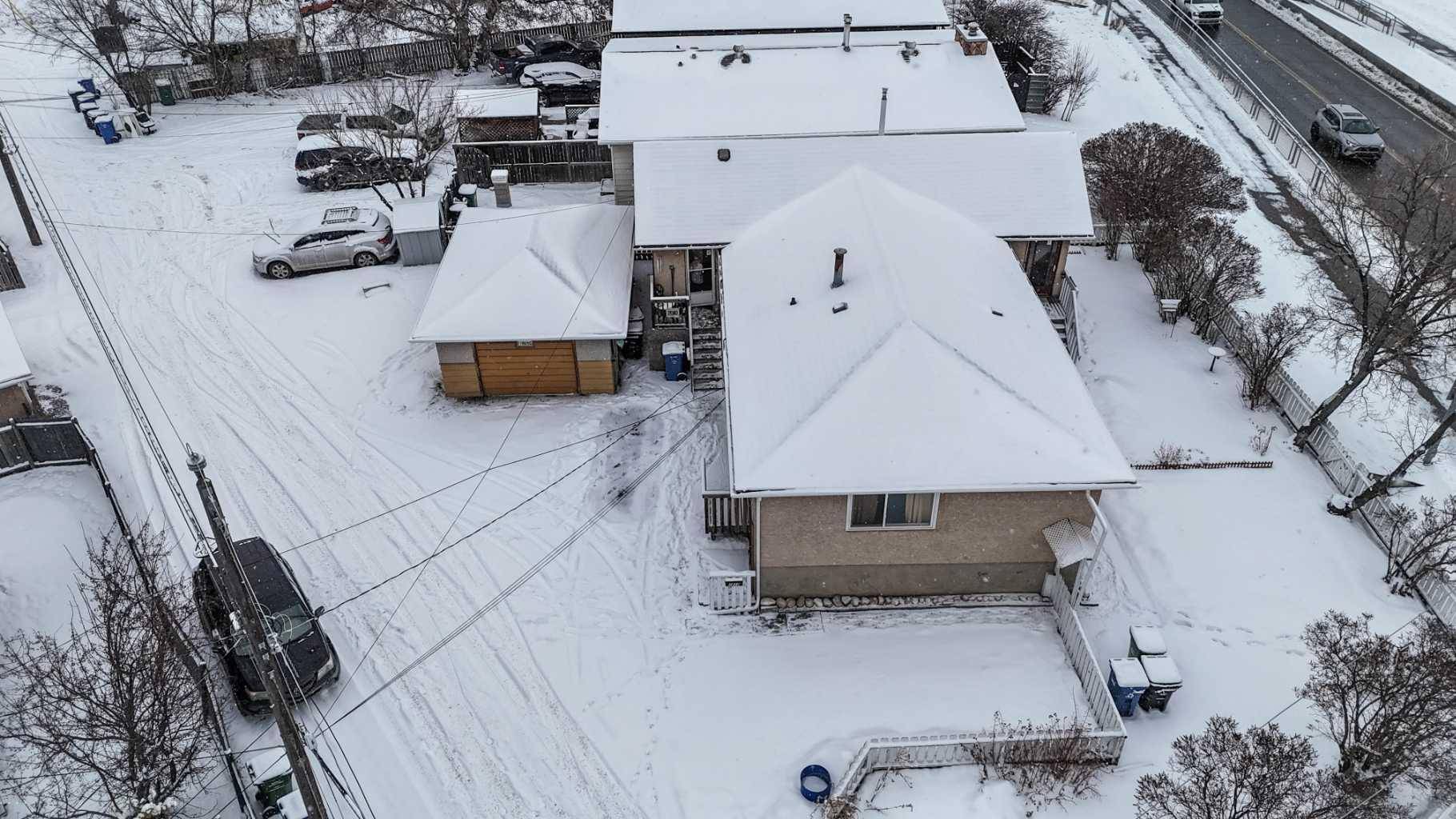 7012 Bowness RD NW, Calgary, AB T3B 0G4