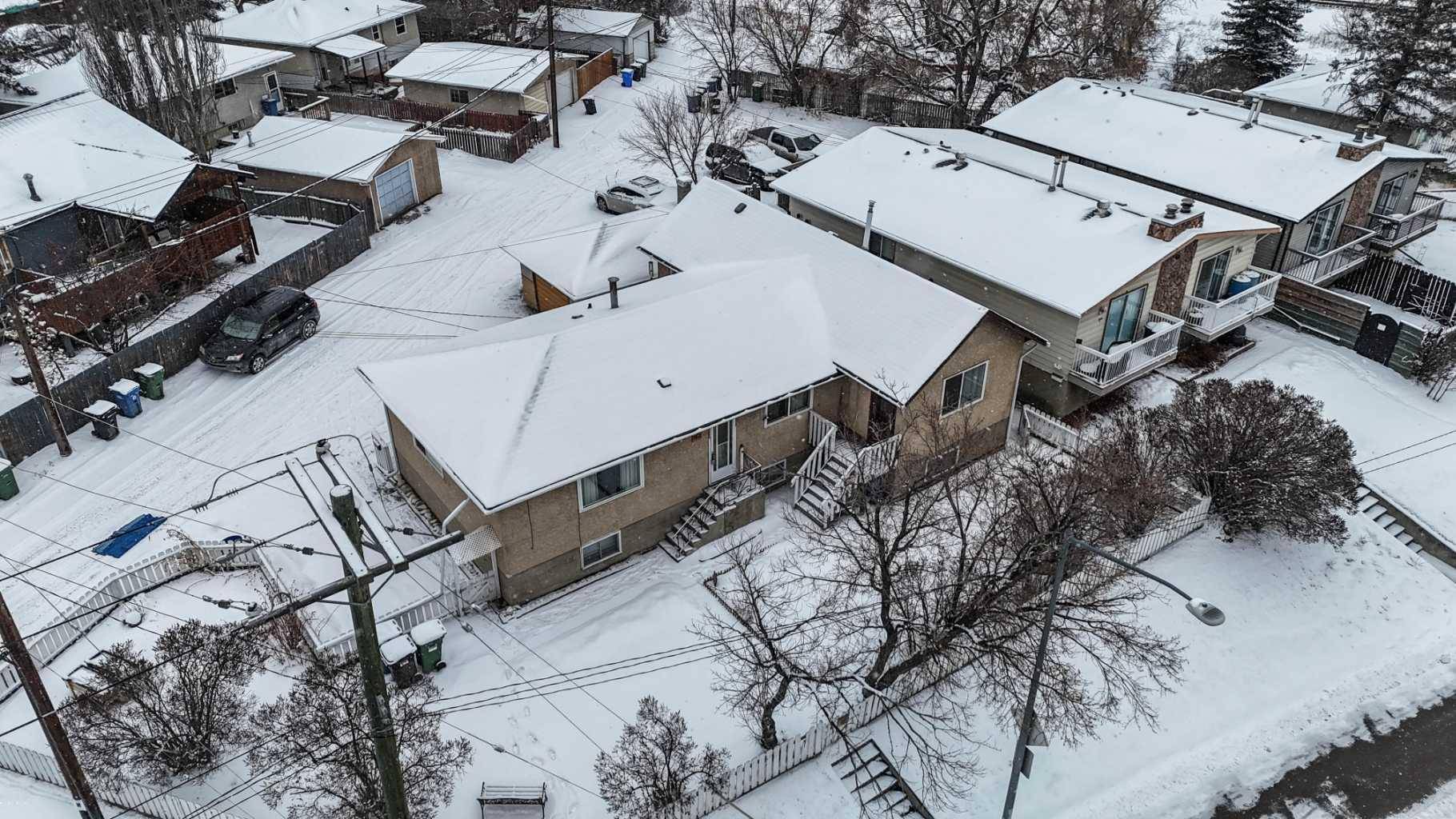 7012 Bowness RD NW, Calgary, AB T3B 0G4