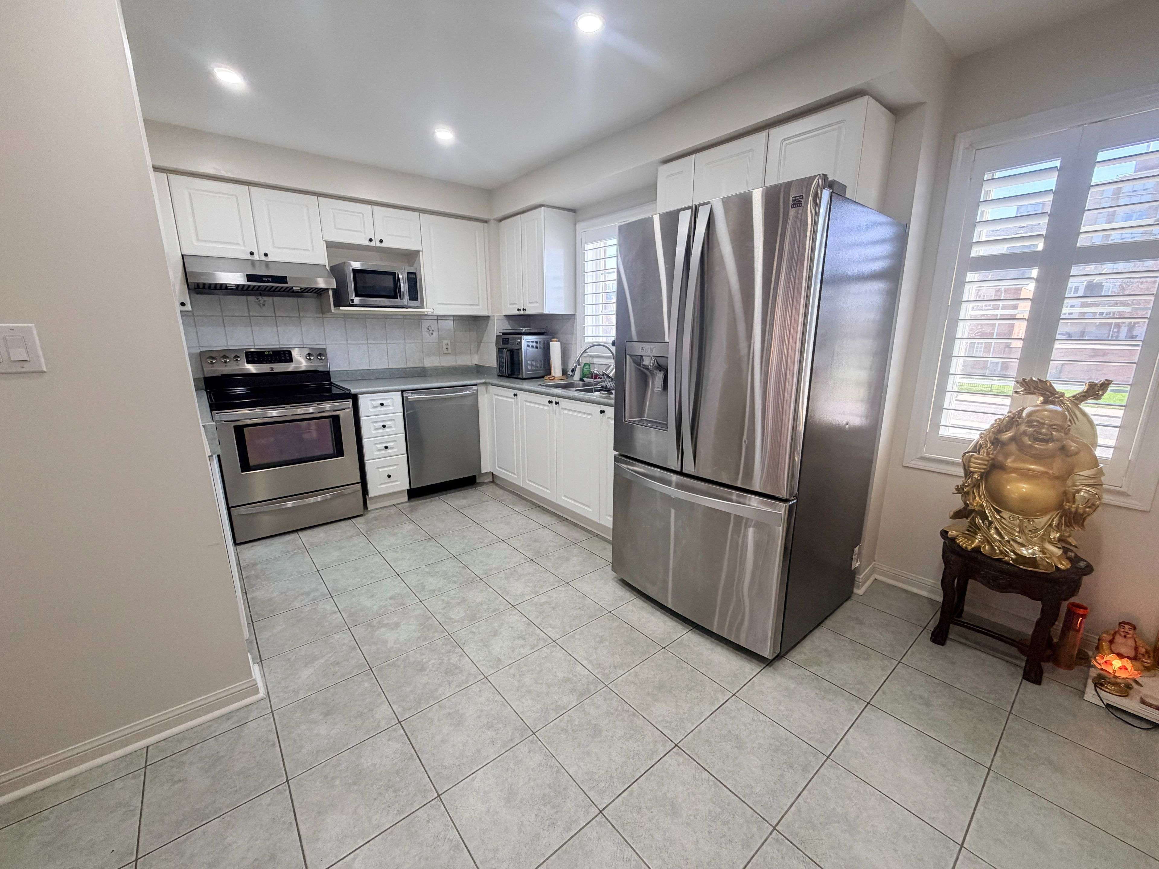 1525 South Parade CT #28, Mississauga, ON L5M 6E9