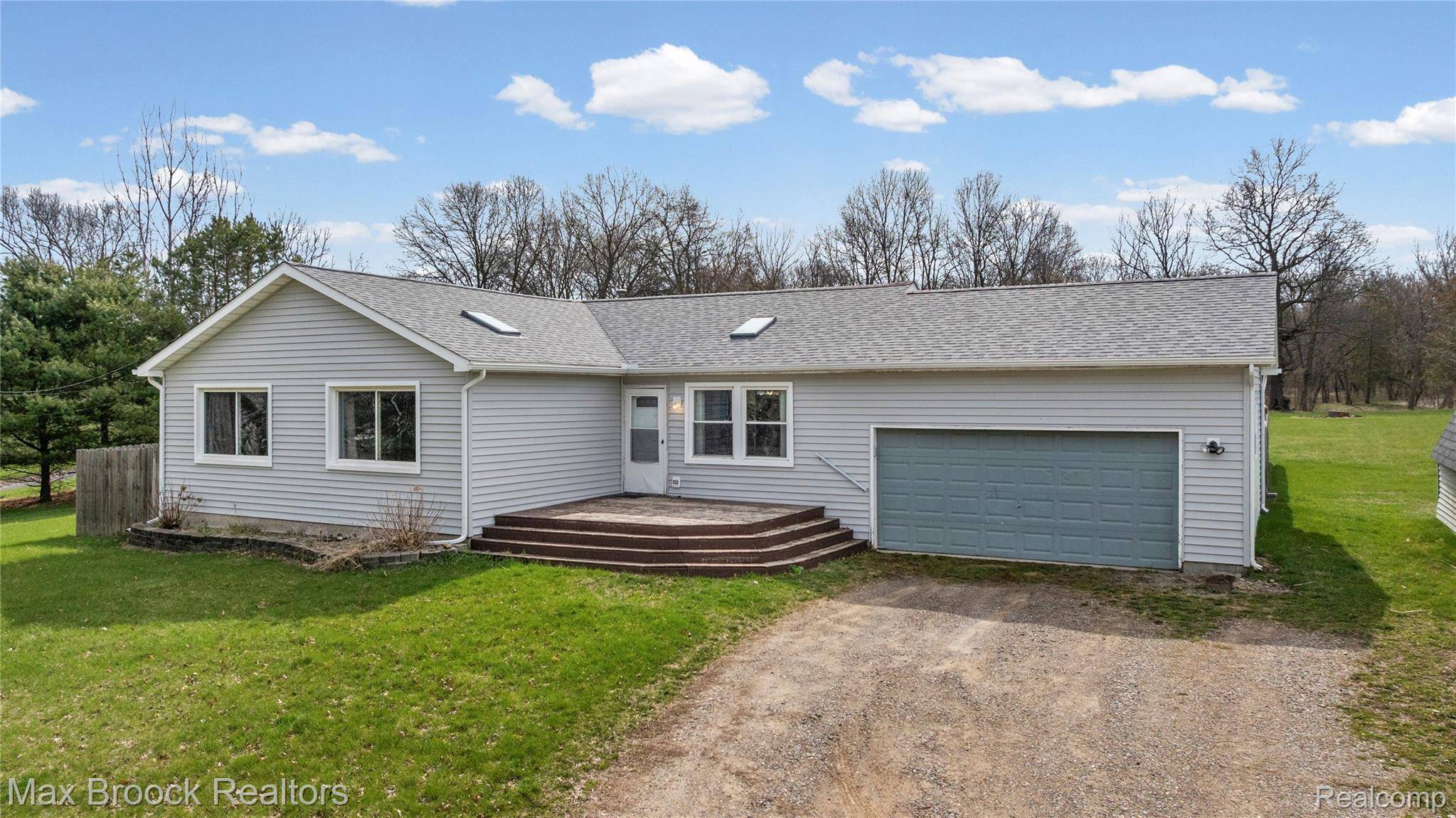 817 Mower RD, Pinckneyvillage_livingston, MI 48169