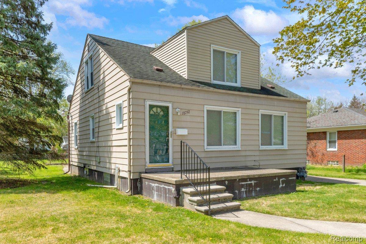 18792 Old Homestead DR, Harper Woods, MI 48225