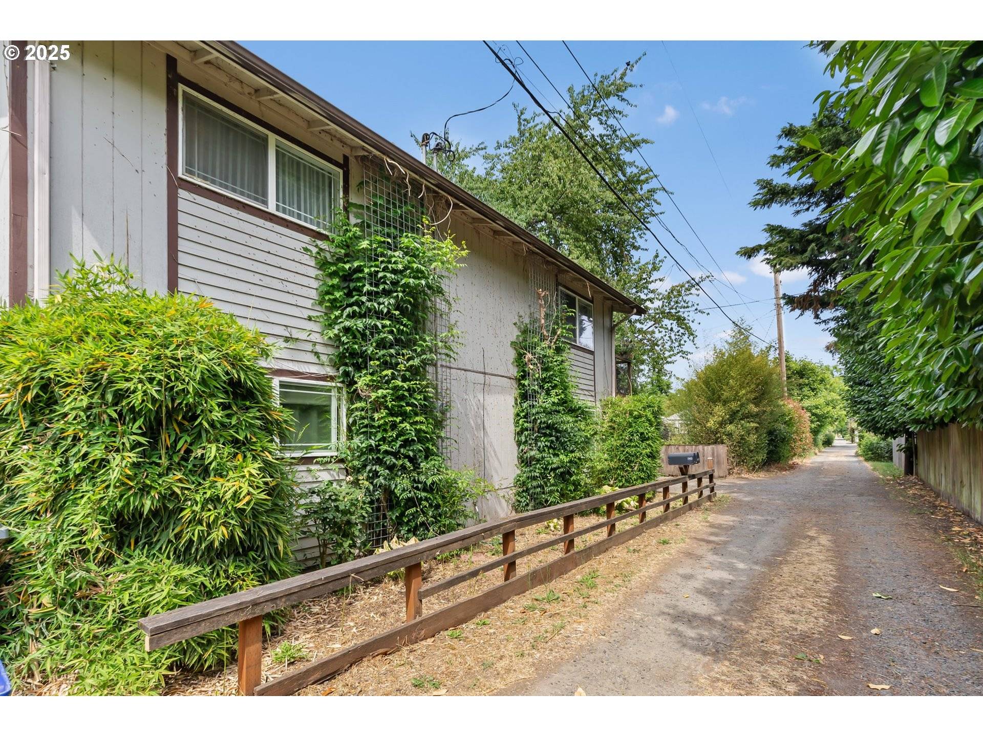 1147 W 11TH ALY, Eugene, OR 97402