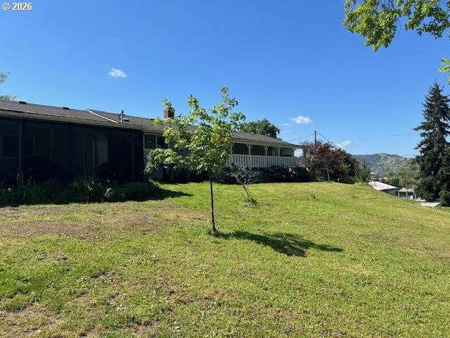 207 NE SPENCER CT, Roseburg, OR 97470