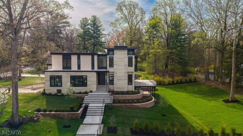 9 Far Brook Dr, Millburn Twp., NJ 07078
