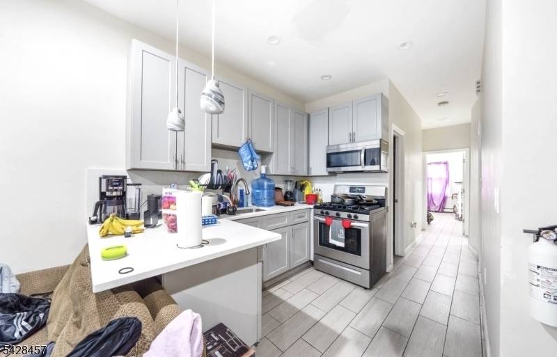 1007 Julia St, Elizabeth City, NJ 07201