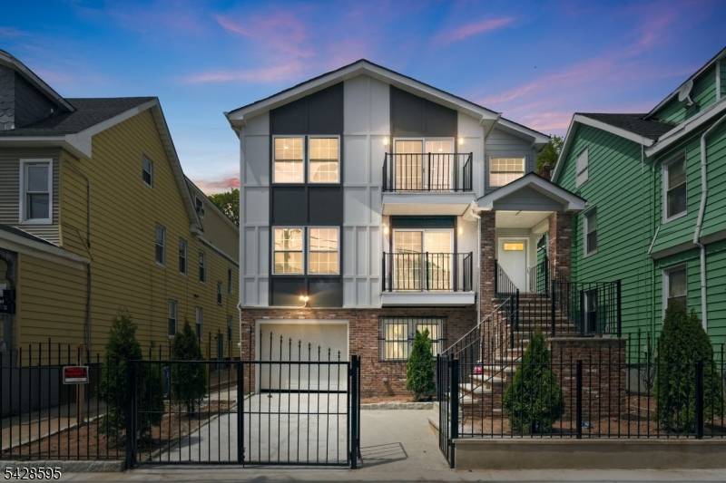 271 Schley St, Newark City, NJ 07112