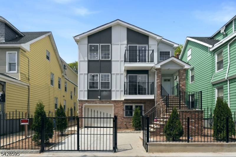271 Schley St, Newark City, NJ 07112