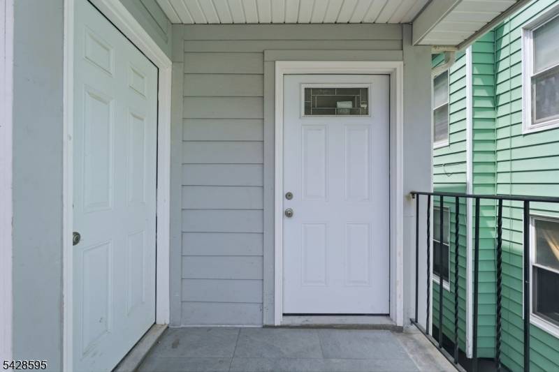 271 Schley St, Newark City, NJ 07112