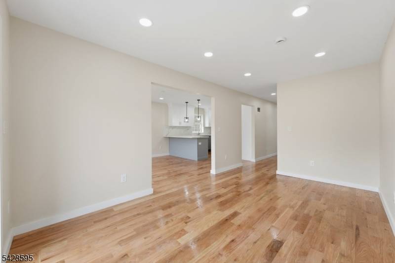 271 Schley St, Newark City, NJ 07112