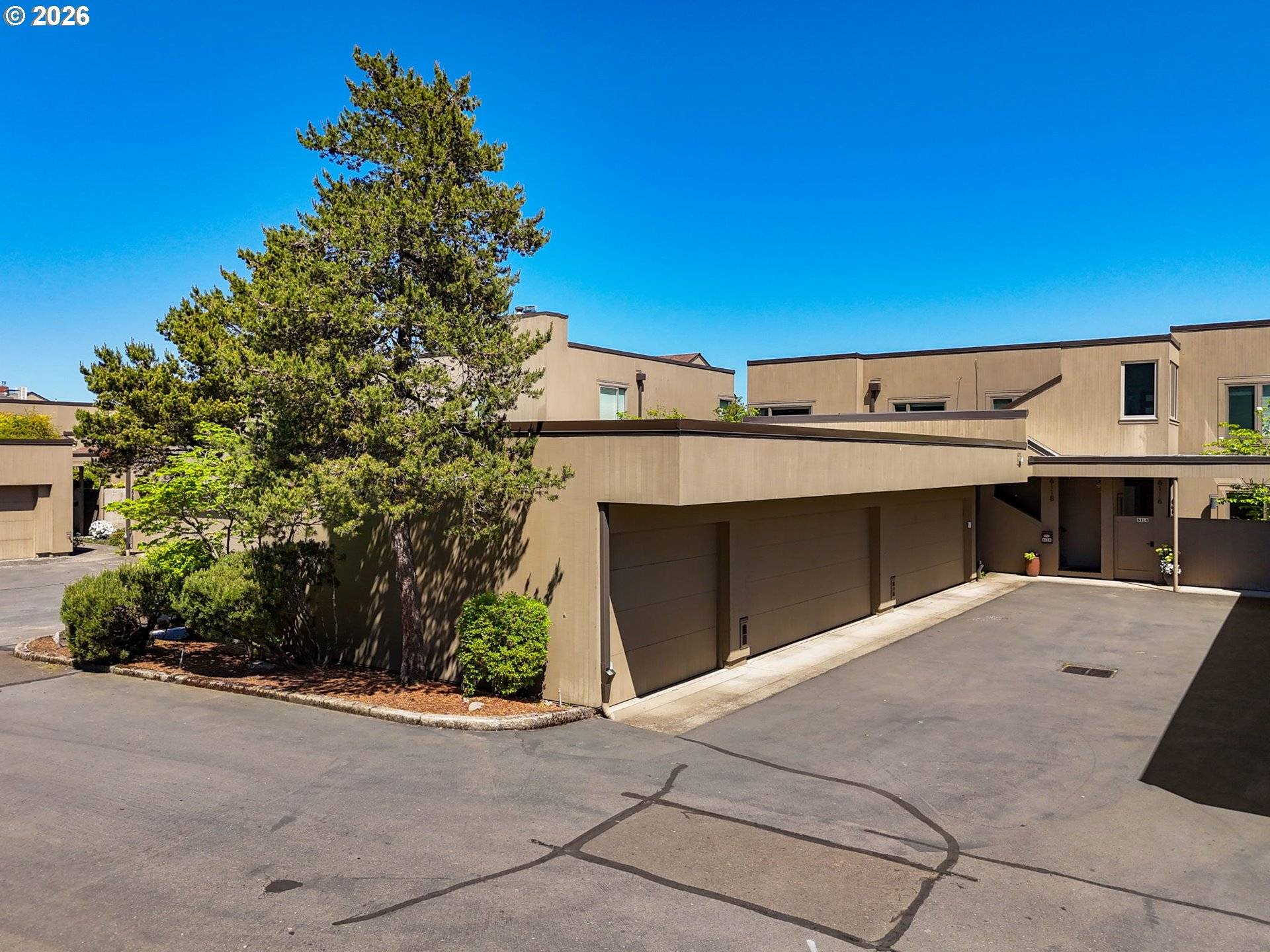 6114 S RIVERPOINT LN, Portland, OR 97239