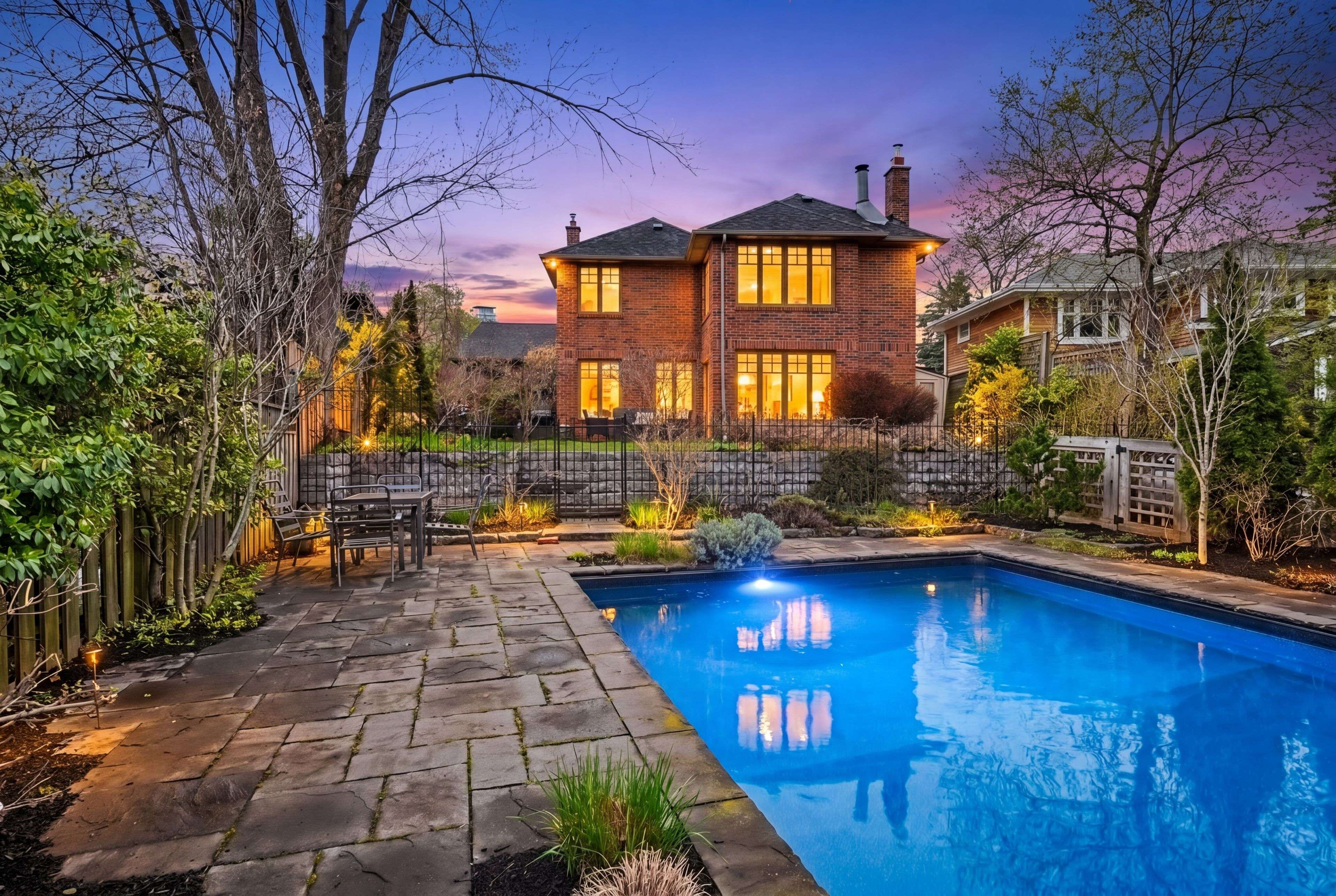 11 Dunlace DR, Toronto C12, ON M2L 2R8