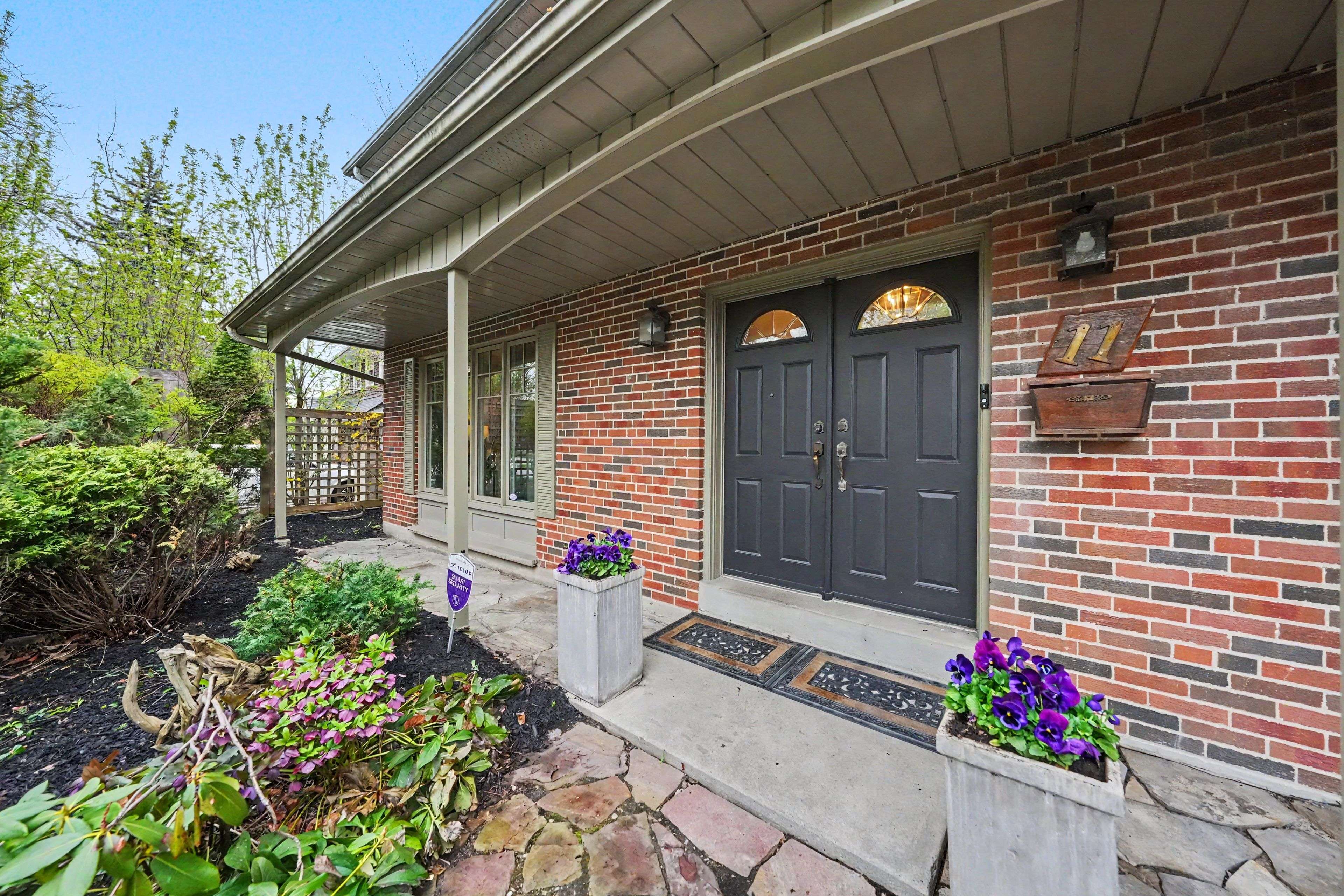 11 Dunlace DR, Toronto C12, ON M2L 2R8