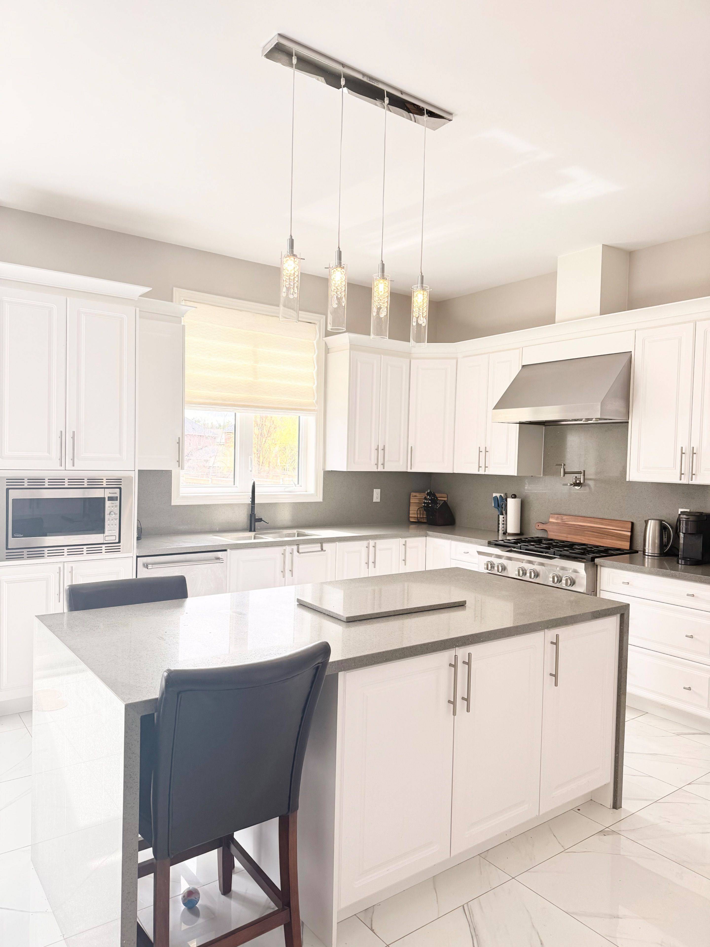 100 Trail BLVD, Springwater, ON L9X 0S7