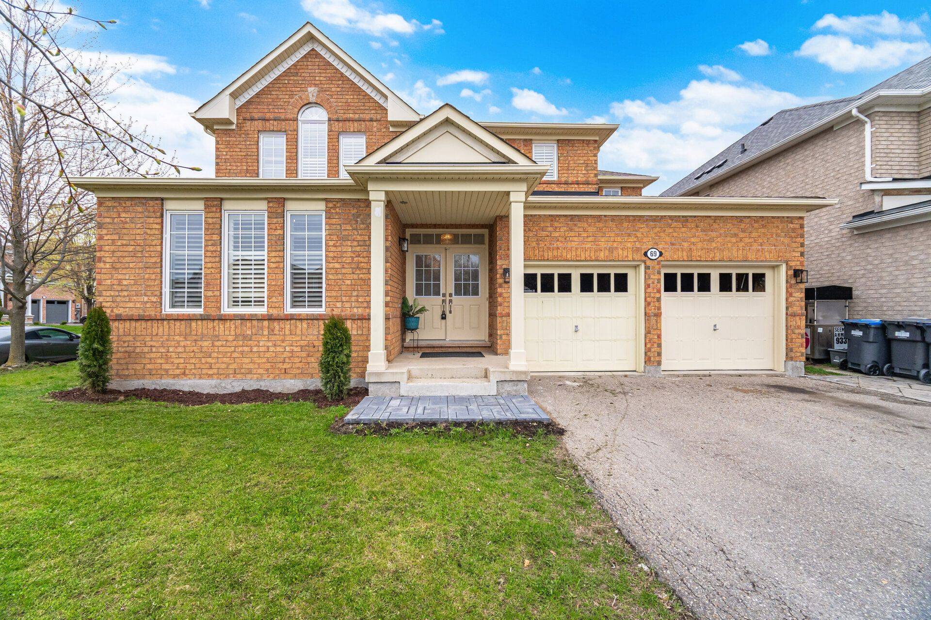 69 Bloomsbury AVE, Brampton, ON L6P 1S6