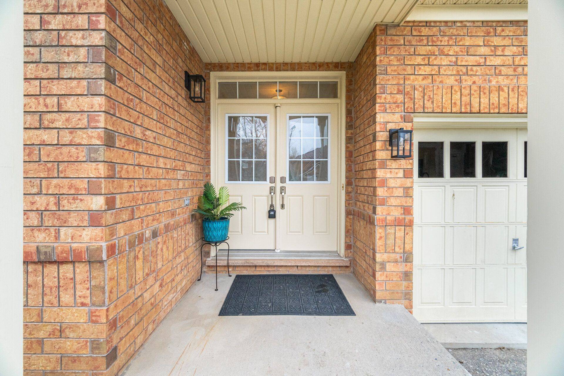 69 Bloomsbury AVE, Brampton, ON L6P 1S6