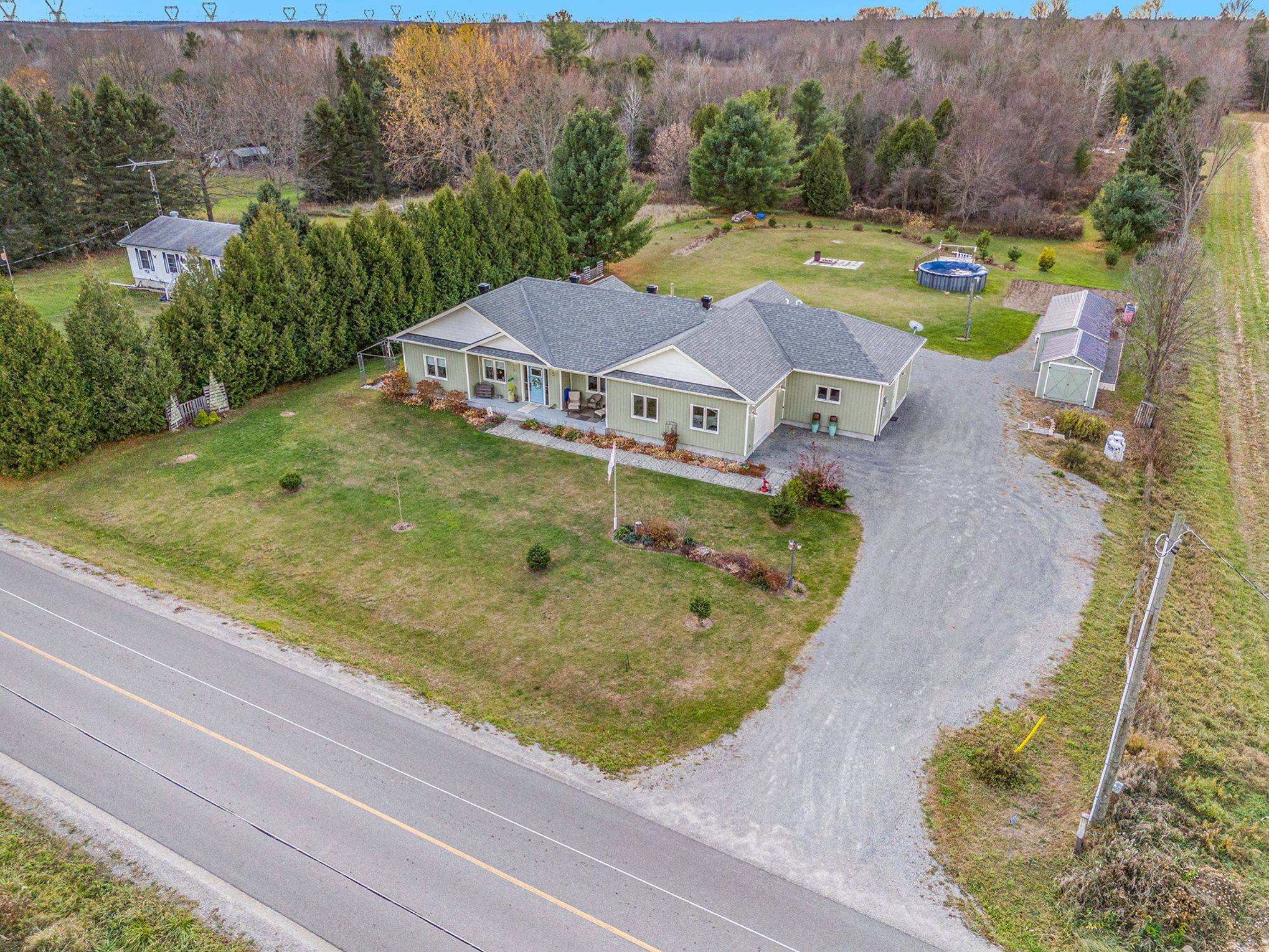 100 SUMMERS RD, Rideau Lakes, ON K0G 1E0