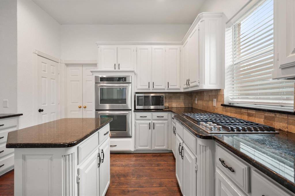 2 Treewood Court, Mansfield, TX 76063