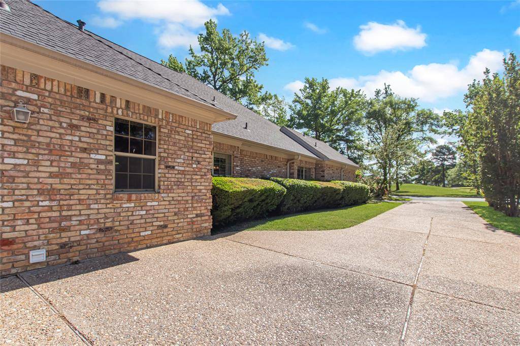 6609 Hollytree Circle, Tyler, TX 75703