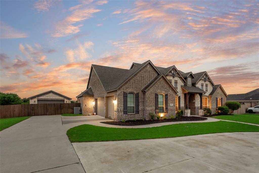 451 Holmes Avenue, Waxahachie, TX 75167