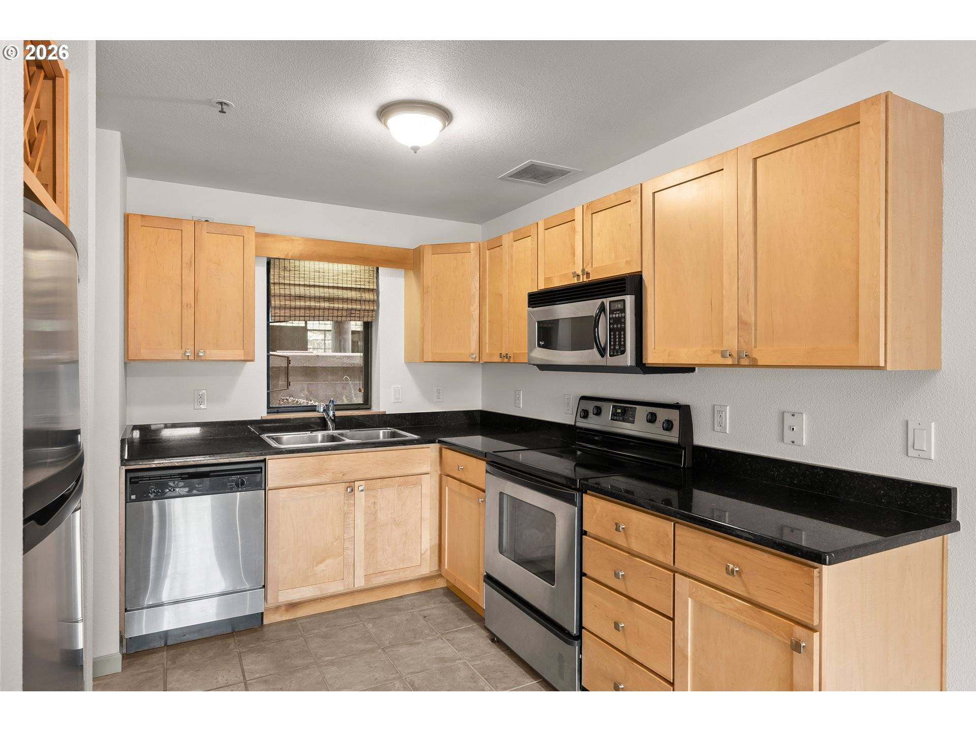 810 NW NAITO PKWY #F11, Portland, OR 97209