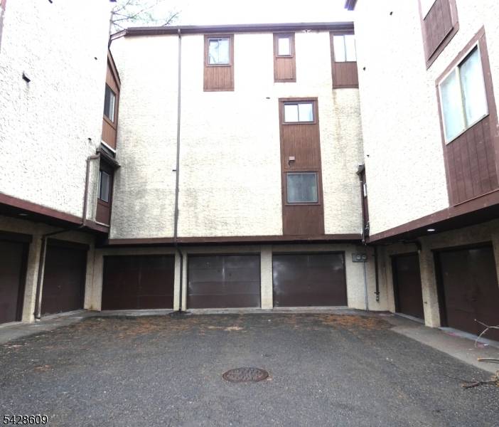 55 Smith St, Perth Amboy City, NJ 08861