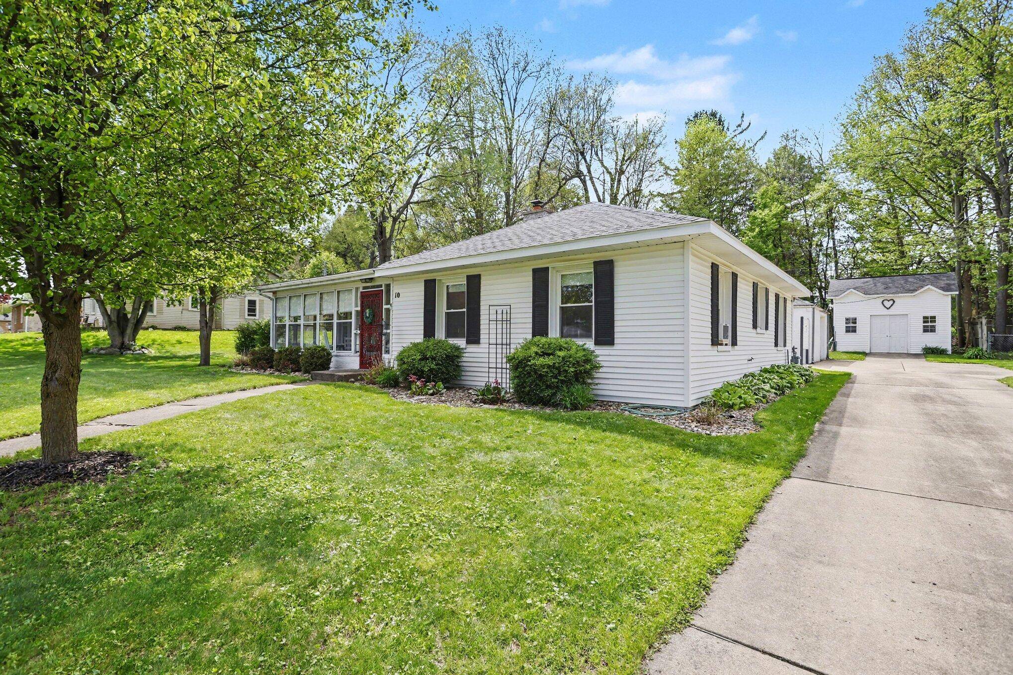 10 Grand AVE, Nilescity_berrien, MI 49120