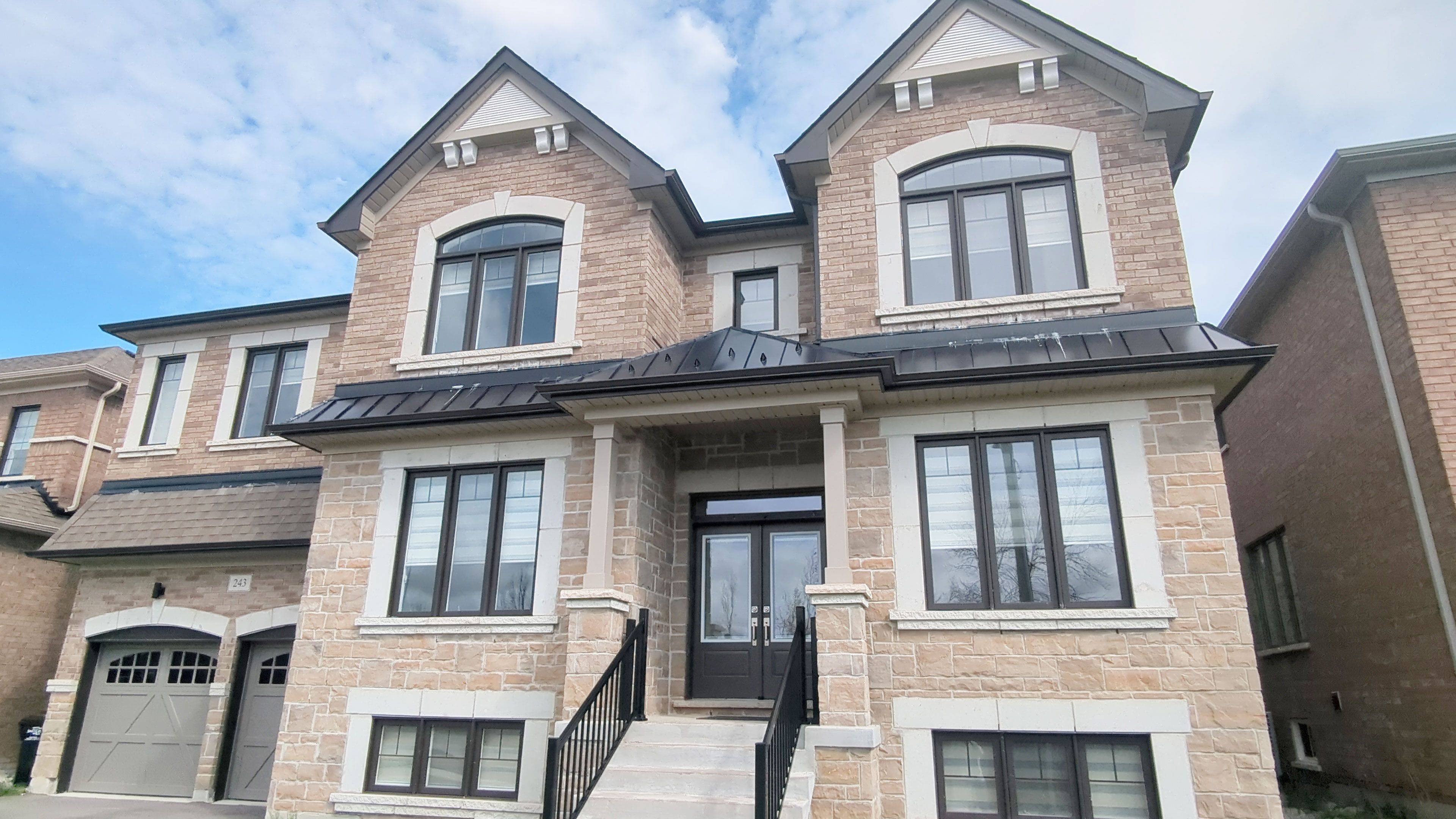 243 CENTRE ST, Clearview, ON L0M 1S0
