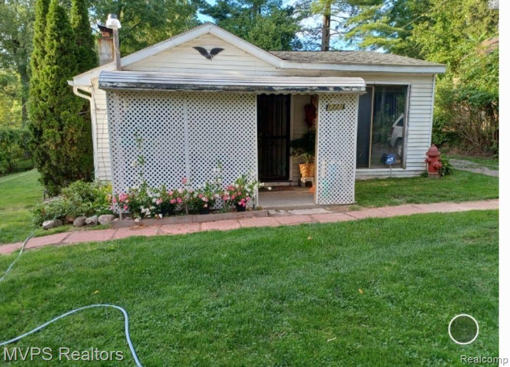 1721 Moffat RD, Addison Township, MI 48367