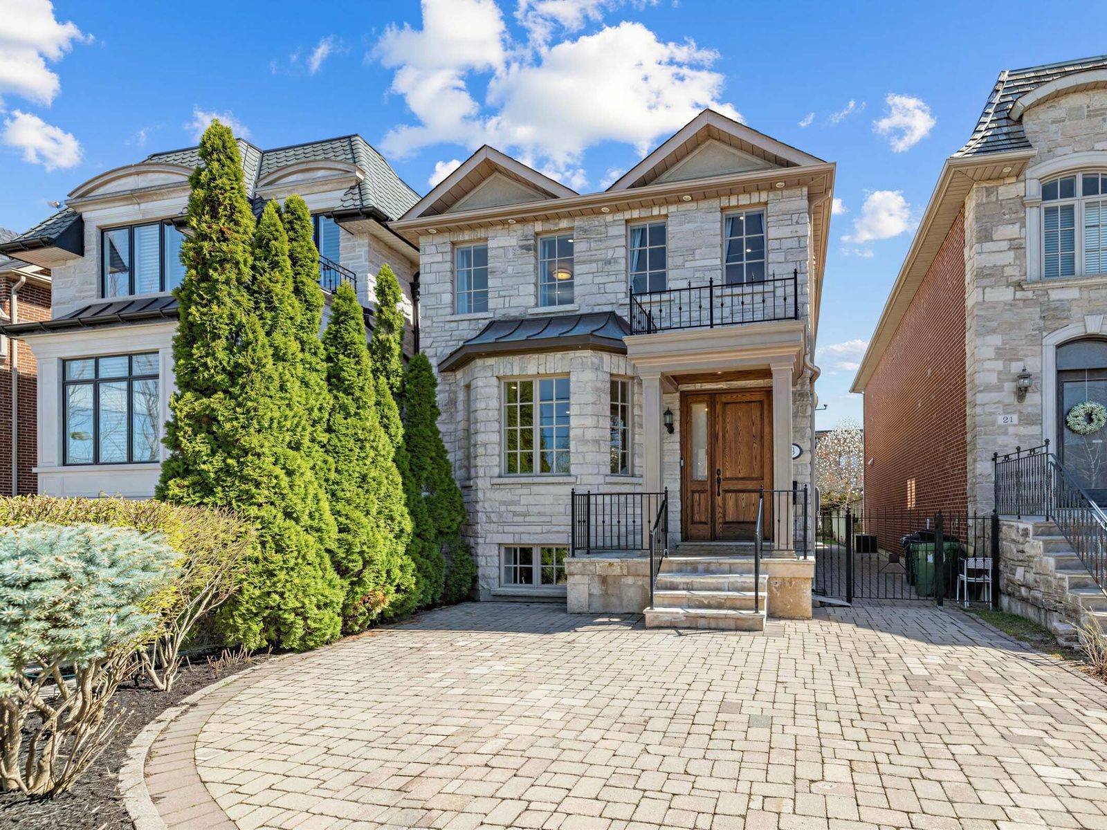 19 Dunblaine AVE, Toronto C04, ON M5M 2R6