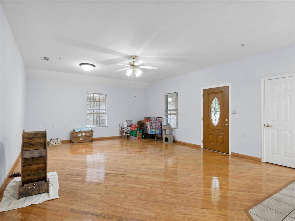 102 Royal Crest Court, Red Oak, TX 75154