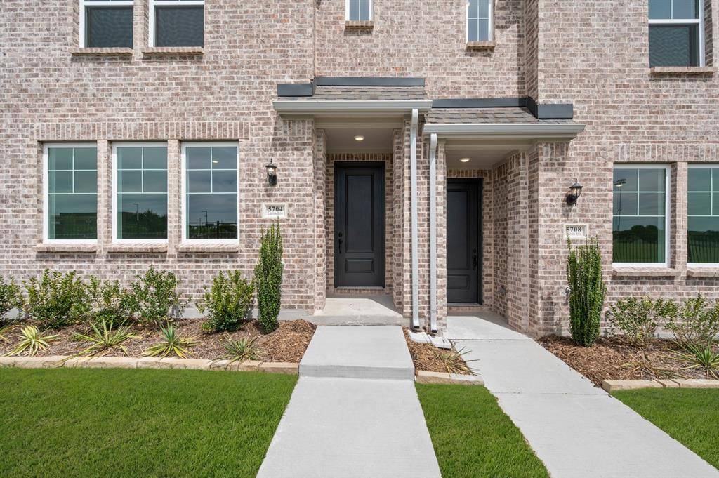5704 Lakeview Drive, Watauga, TX 76148