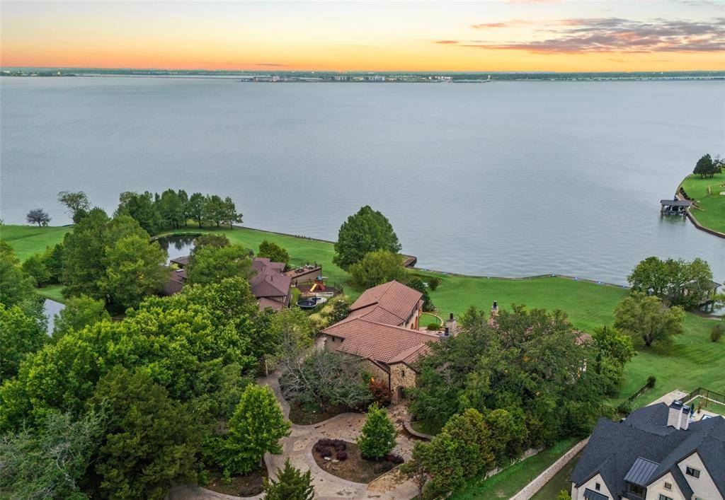8 Meadowlake Drive, Heath, TX 75032
