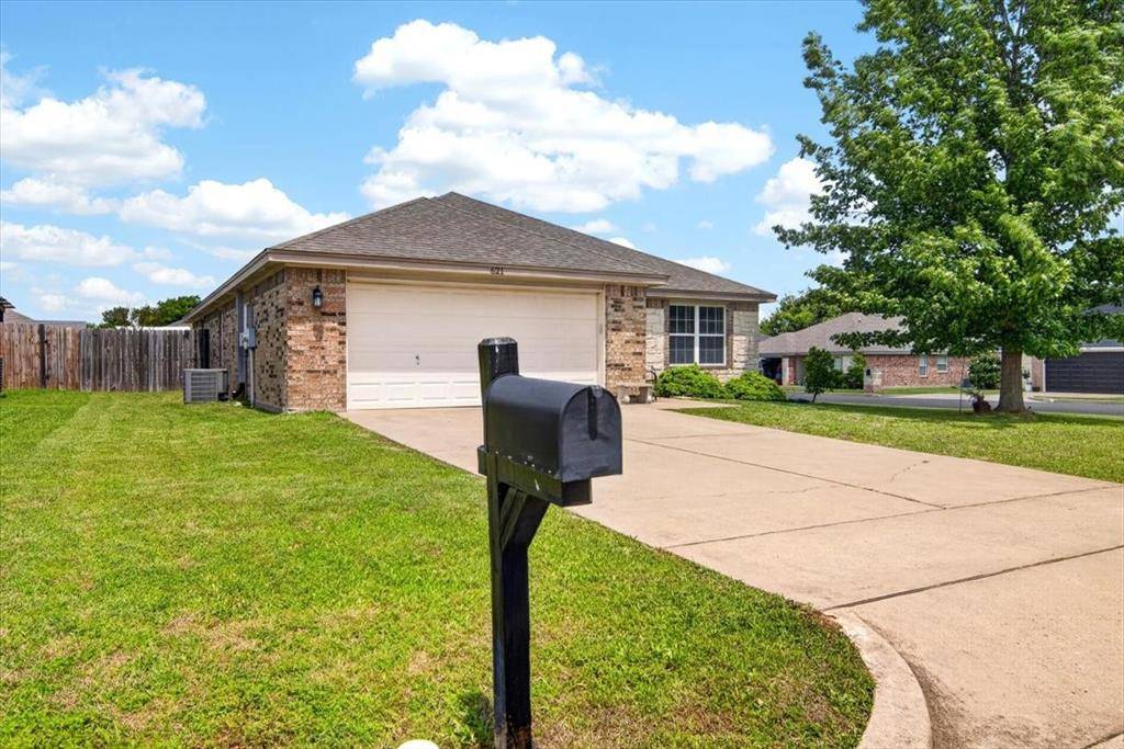 621 Apple Cross Drive, Robinson, TX 76706