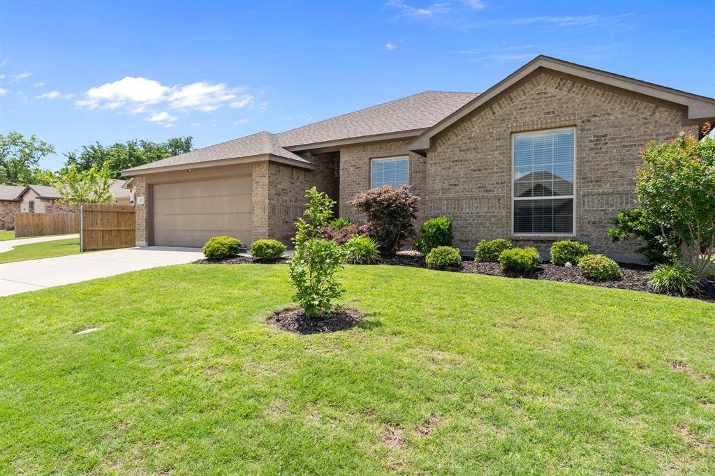 217 Angelina Court, Azle, TX 76020